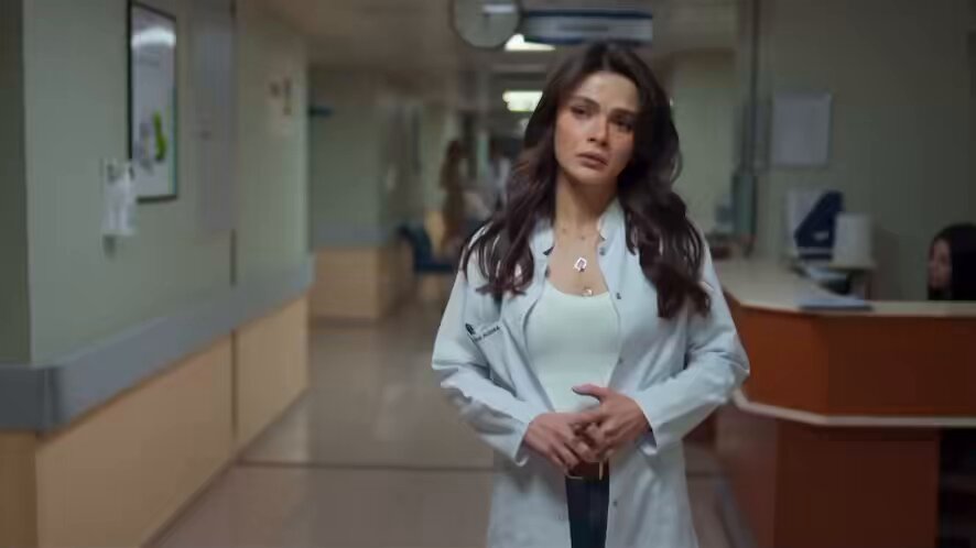 لا بس انتو متخيلين ان هنا الاخ كان جايها بس عشانها ما ردت على اتصال ولدها من جوال باكيزا! جنون!!