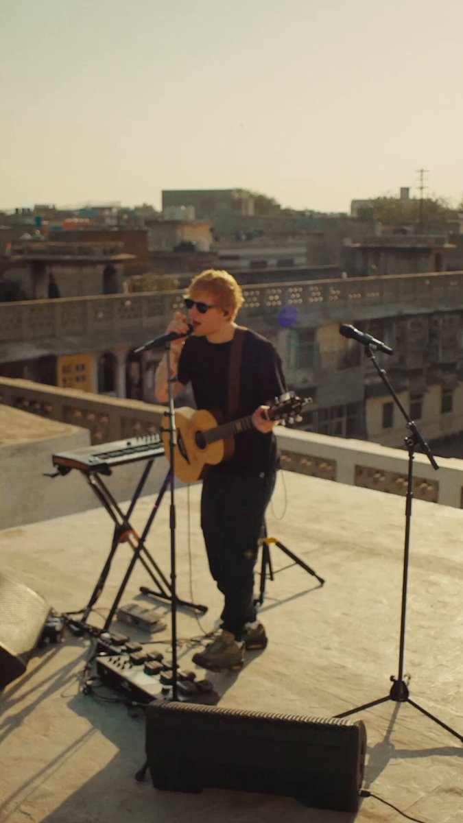 Ed playing Azizam on his Looper, Live from Old Delhi 🩷 Head to YouTube for the full video