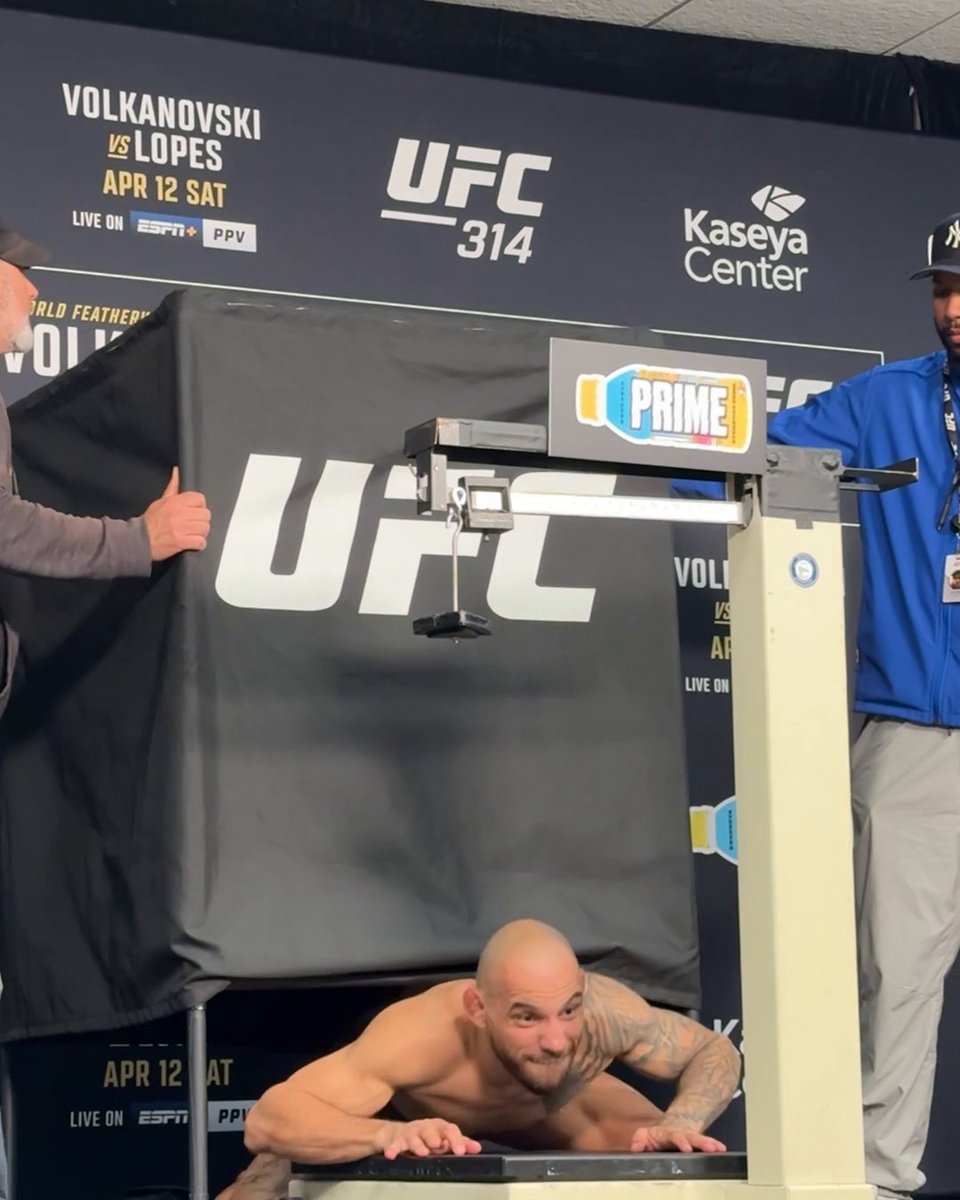 Jean Silva makes weight at 146 lbs after he was one pound over the featherweight limit in his first attempt at weighing in #UFC314
