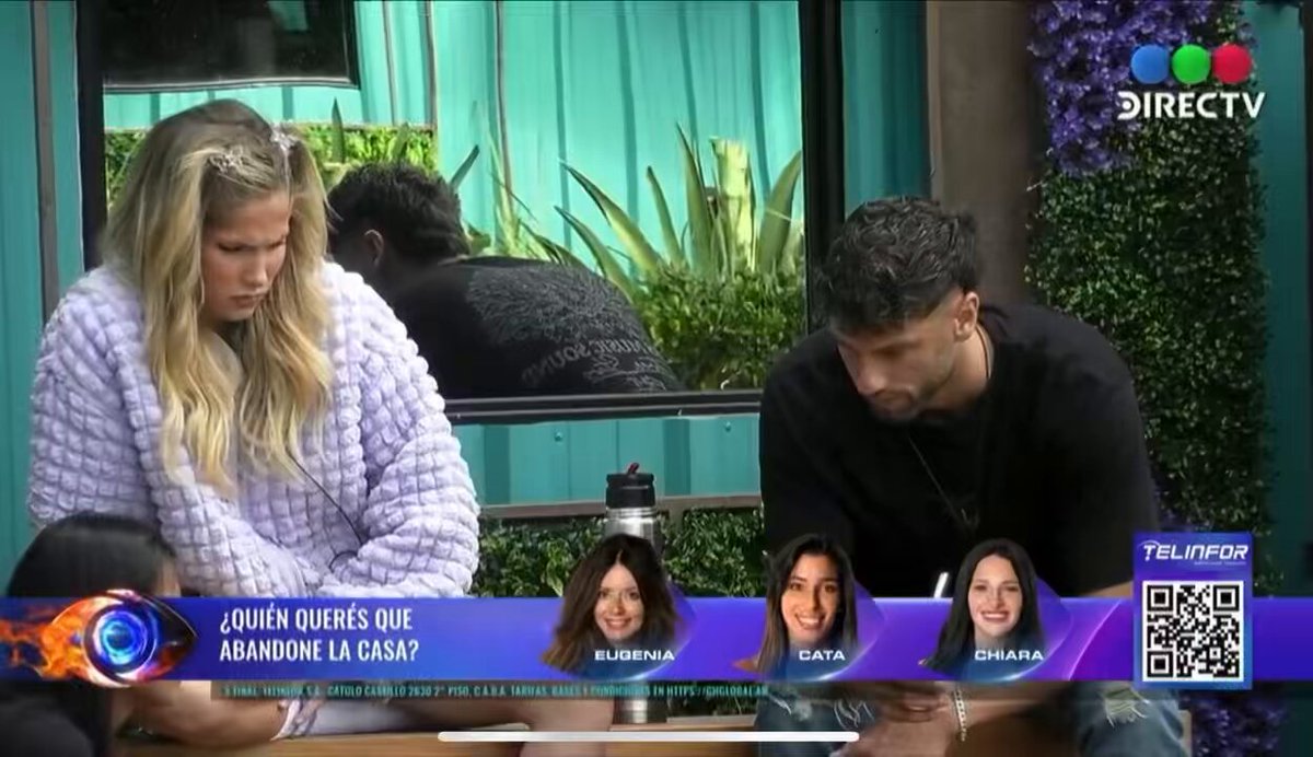 Santi: tengo que priorizar el juego tambien no todo cariño cariño porque sino no juego Luz: que te chupe un huevo todo lo que te digan y más si viene de vos, haces algo y todo se te cuestiona todo se te juzga, todo por jugar #GranHermano