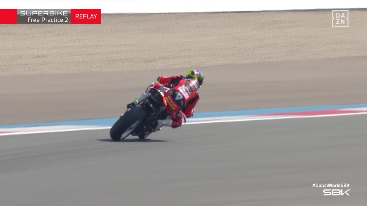 Buaaaaaaaah Álvaro Bautista derrapa con estilo 😎 #DutchWorldSBK 🇳🇱
