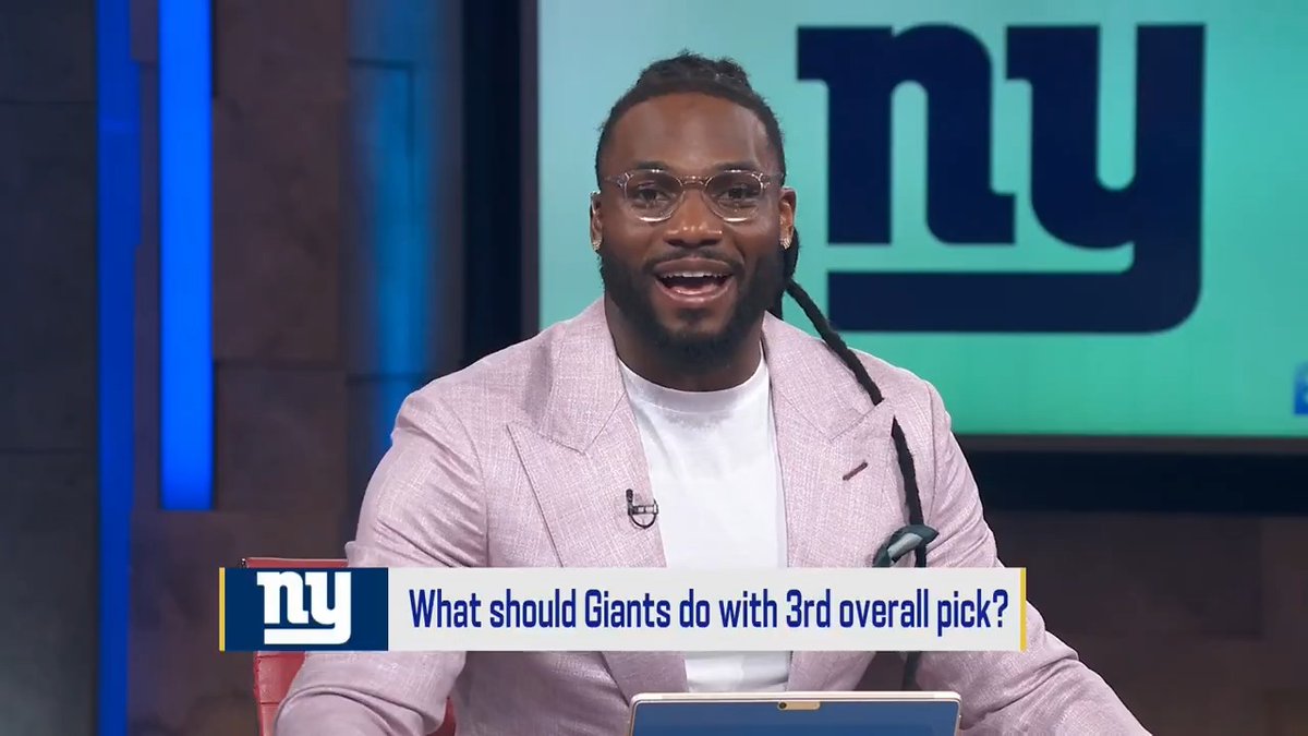 .Jaylon Smith believes that the Giants should take @shedeursanders with the 3rd pick 👀