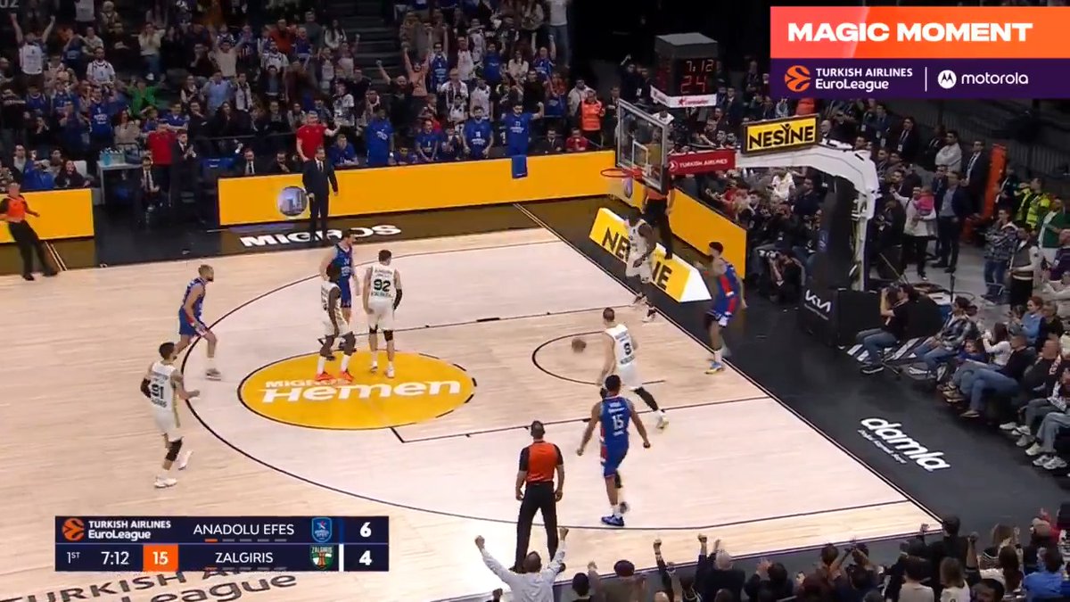 .Vincent Poirier with the OOP 🚀 #MotorolaMagicMoment I motorola