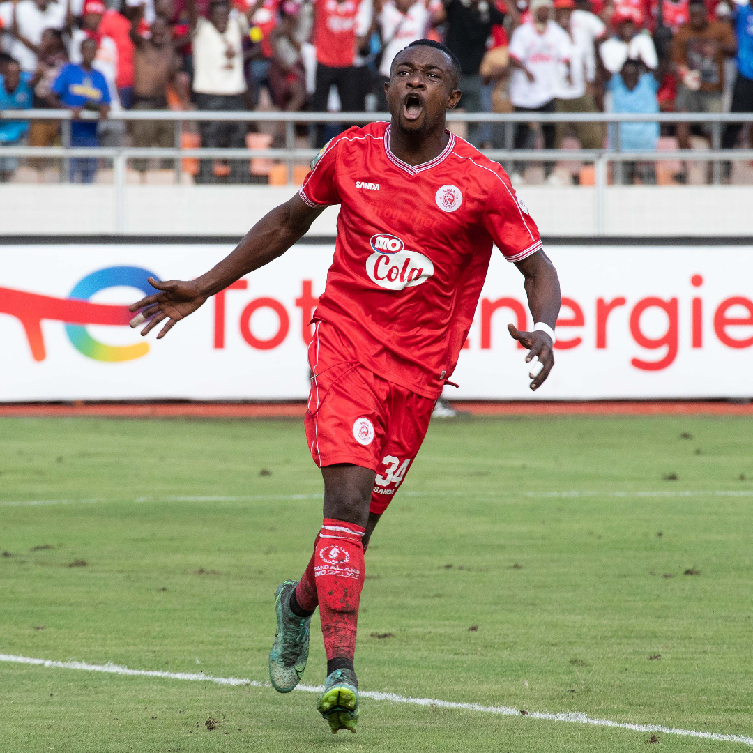 Elie Mpanzu's incredible strike in the #TotalEnergeisCAFCC quarter-finals 2nd leg has earned him the #GoalOfTheDay. 👏 1хBet