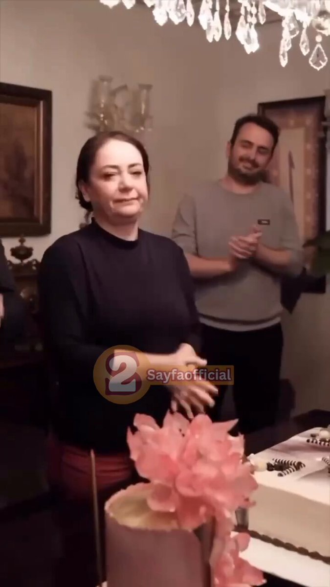 Kızılcık Şerbeti’nin Pembe’si Sibel Taşçıoğlu’nun ekip arkadaşlarına vedasında duygusal anlar yaşandı…