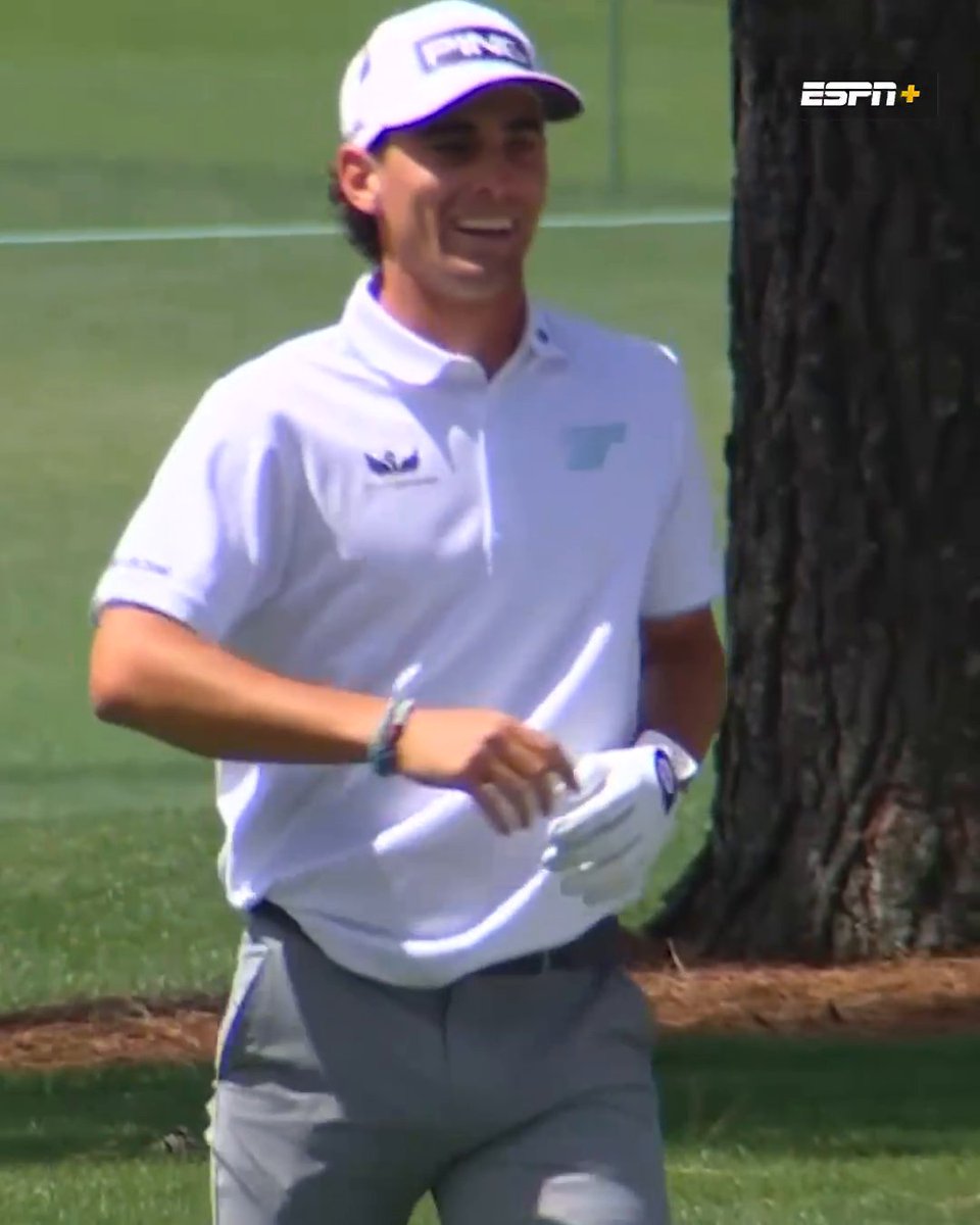 Joaquín Niemann threaded the needle between the bunkers 😱 #themasters