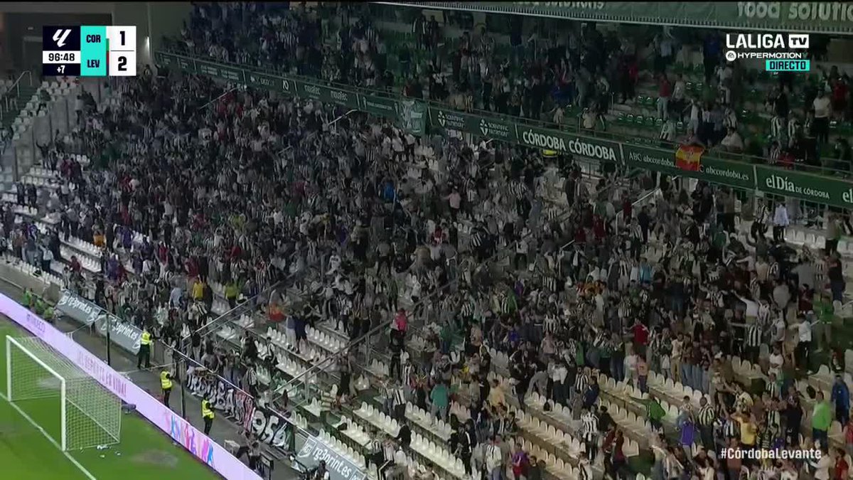 Que sí. Que soñar con los playoffs es posible 💚🤍 El golazo de Rubén Alves para darle un punto de oro al Córdoba CF ante el líder #LALIGAHYPERMOTION