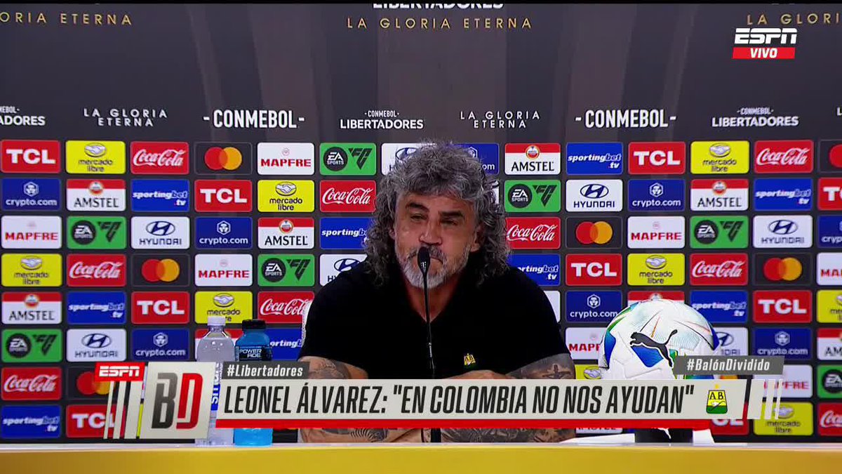 Leonel Álvarez aseguró que en Colombia "no les ayudan" a los equipos que están en competencias internacionales Nicole Regnier: "Cuando tienes una chequera como la de los equipos brasileños, tienes dos equipos competitivos. En Colombia no". Opina con el #BalónDividido