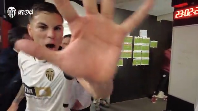 📺 Así se ha vivido en el vestuario la victoria de hoy #ValenciaSevillaFC #ADNVCF