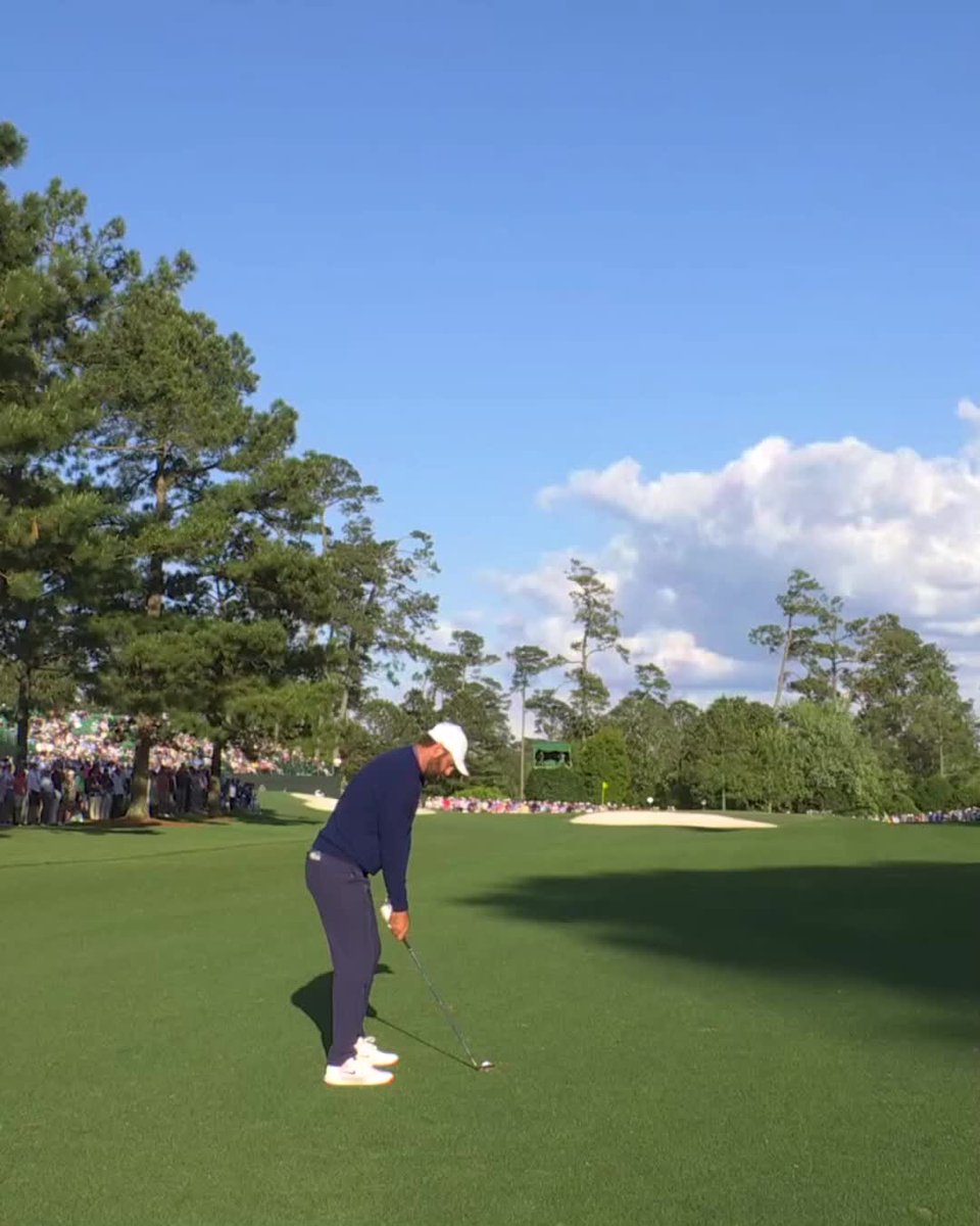 After the accurate approach, Scottie Scheffler birdies No. 17 #themasters