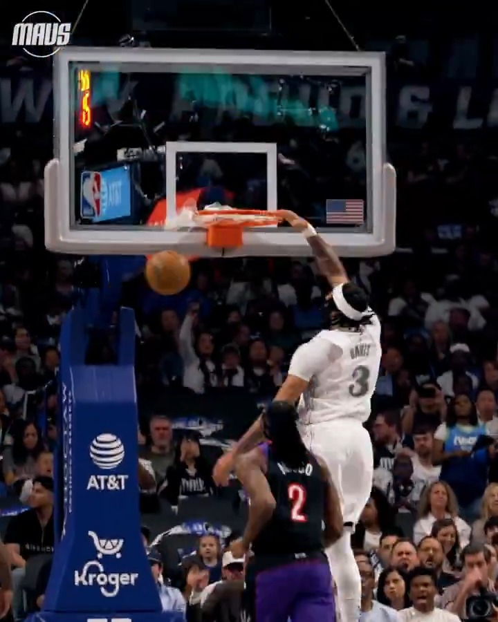Anthony Davis put up a wild stat line in the first half against the Raptors: 12 points 7 rebounds 7 assists 6 blocks The Brow is cookin 🤯