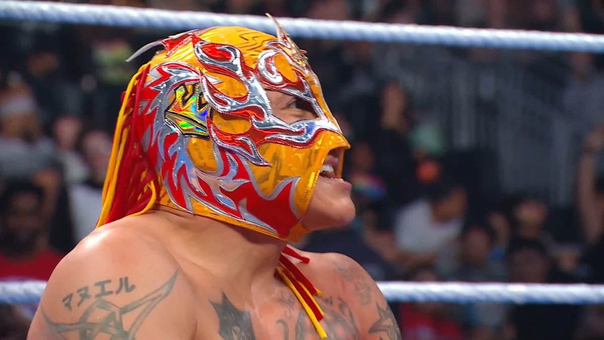 Qué final 🔥 REY FENIX WWE se lleva la victoria esta noche en #SmackDown