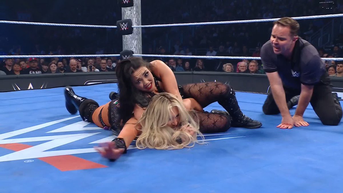 .roxanne is showing out! 👊 #SmackDown