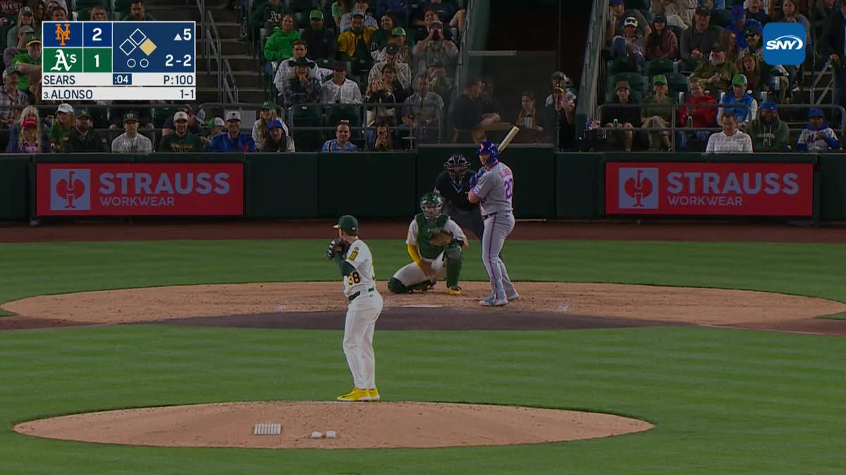 Pete Alonso rockets a double to drive in Juan Soto!