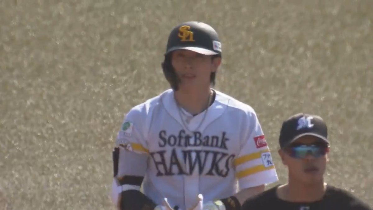 開幕から13試合連続安打‼️ 福岡ソフトバンク #周東佑京 選手の2点タイムリーヒット👏 #sbhawks 👇ライブ配信はこちら