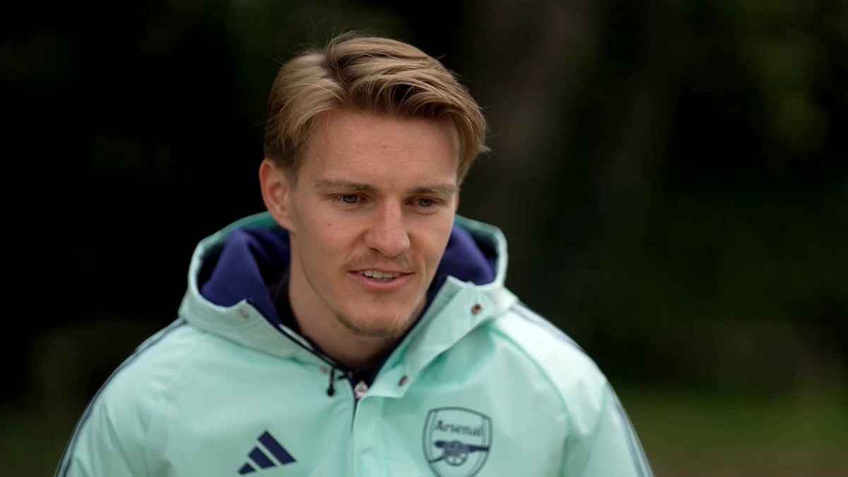 "Everyone loves him" 🥺 The smile on Martin Ødegaard's face talking about Bukayo Saka returning from injury is so wholesome 🙂