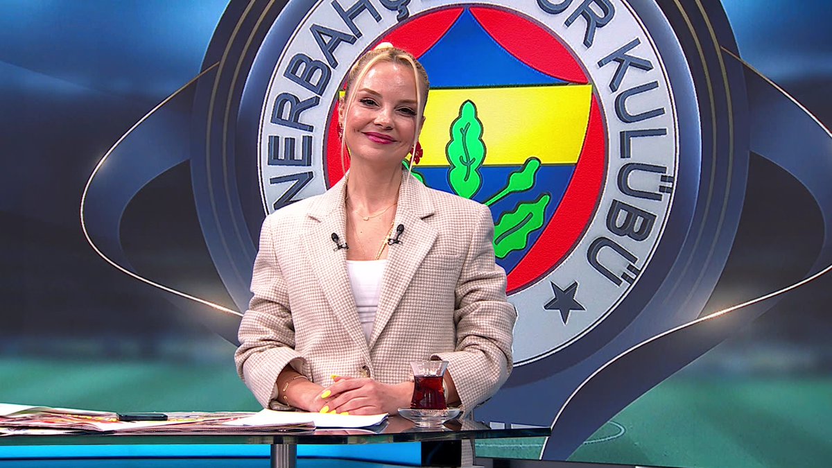 🗣️Deniz Satar: Yaz'ın videolarına da içeriklerine de bayılıyorum! Bayağı da yetenekli, futbol ayağına o kadar yakışıyor ki... Dileriz, Yaz'ı bir yönetici olarak anons etmek de nasip olur.