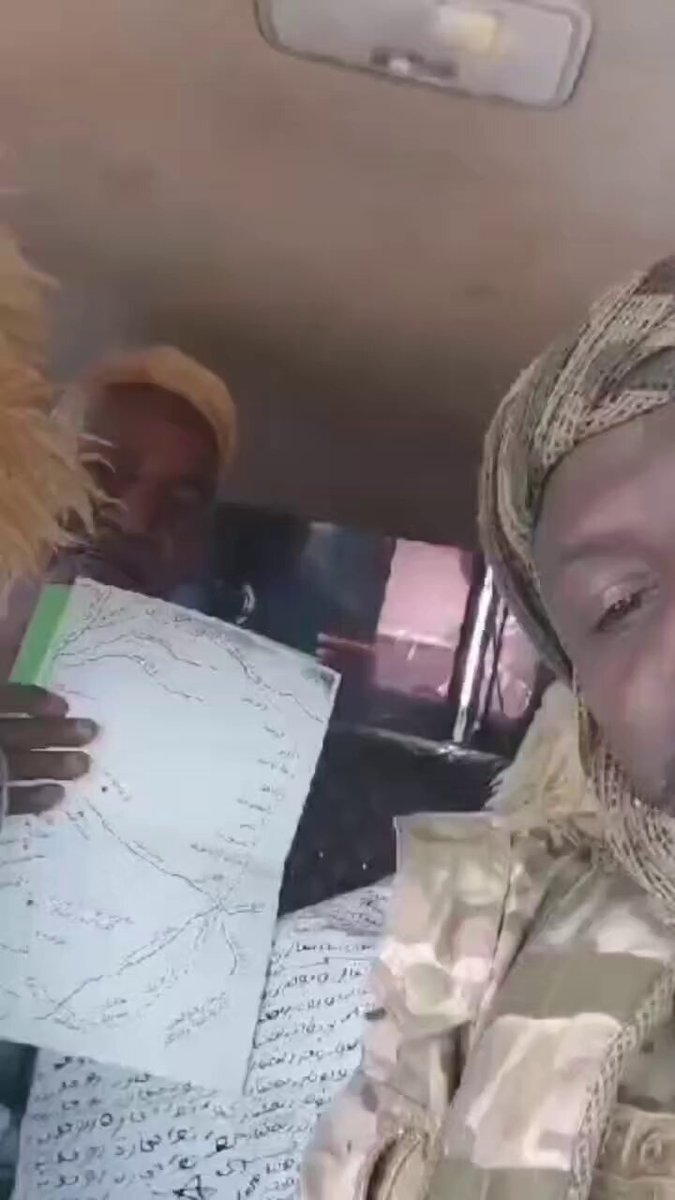 المأسور لدى المليشيا في الفيديو هو عم محمد حسن عربي الوالي السابق لشمال دارفور وأحد أبرز حلفائهم السياسيين حالياً..!مليشيا اجرامية تغدر بأقرب أتباعها؟ جرائمهم أوقدت نيران الغضب والاستنفار الشعبي يتمدد ودارفور على وشك أن تلفظ هذا السرطان بيد أهلها.. العد التنازلي بدأ… ✍️ مكاوى الملك #الدعم_السريع_يستبيح_معسكر_زمزم #الامارات_تقتل_السودانيين #السودان_ينتصر