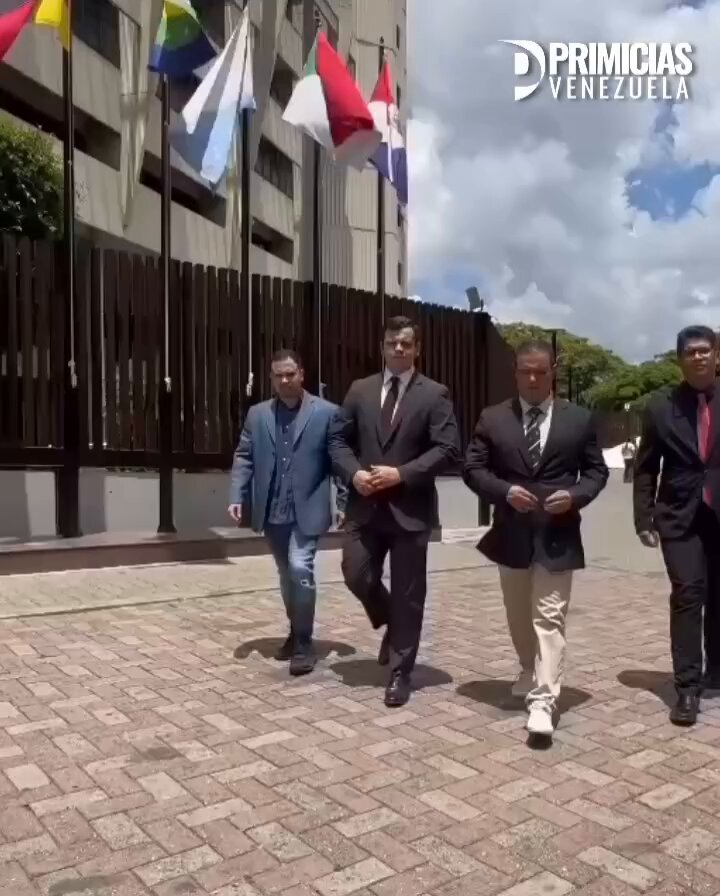 🔵 Abogado César Pérez introdujo ante el Tsj un recurso para regular el uso de teléfonos inteligentes en aulas de clase.