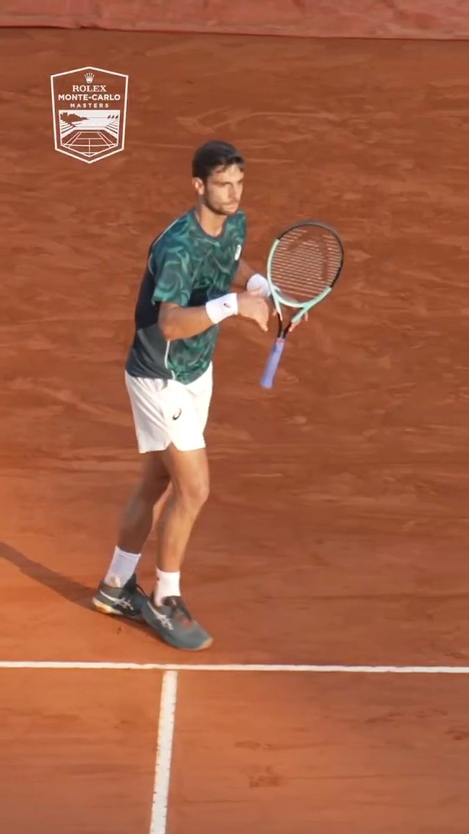 Lorenzo Musetti. In the fading evening light of Monte-Carlo. Stunning.