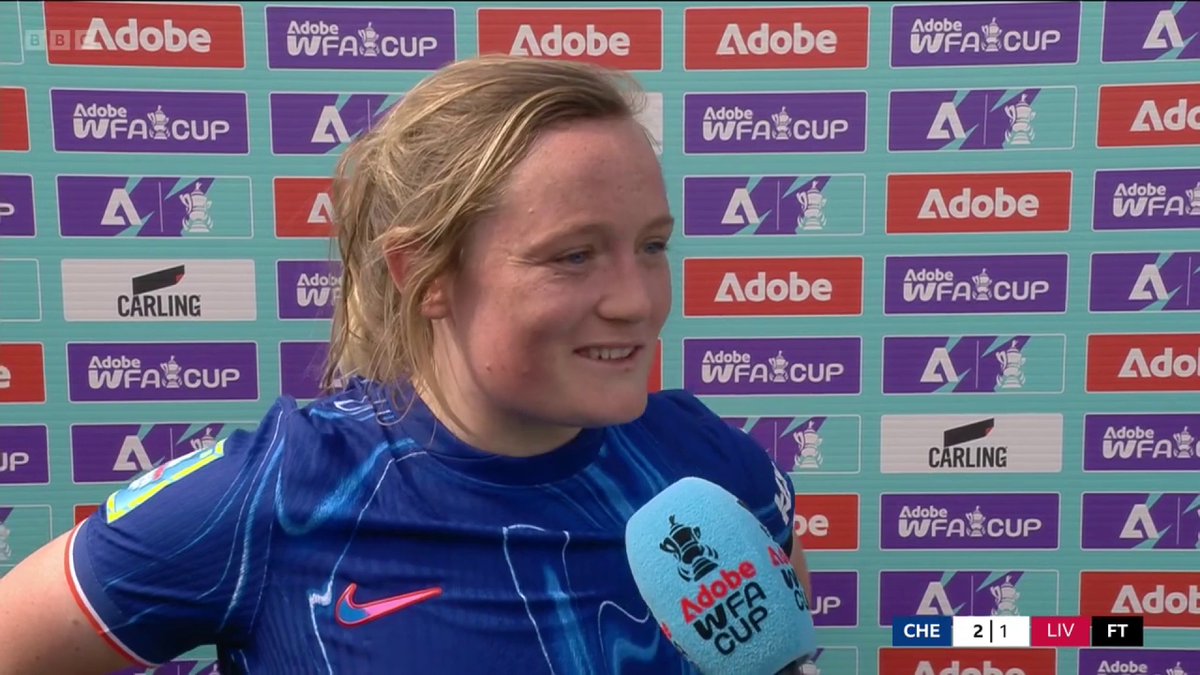 Scotland's Erin Cuthbert needs a lie down and an ice pack after playing in the London heat 🤣 ☀️