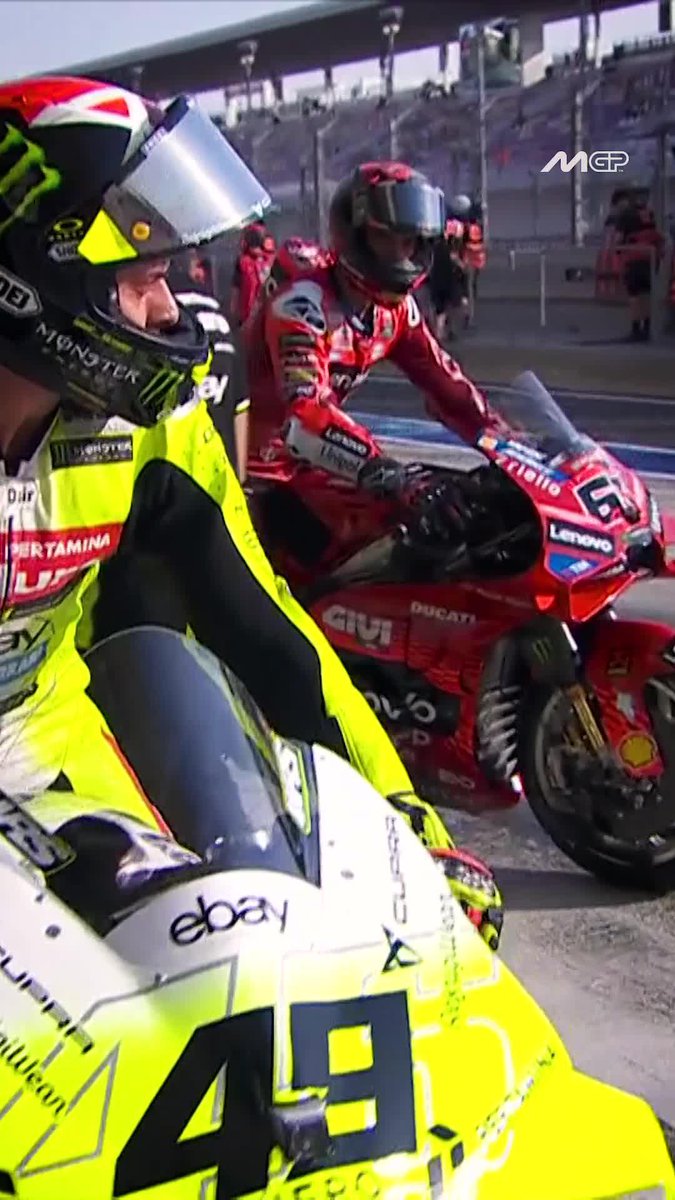 "After you!" 🎩 "No, please, after you!" 😅 #QatarGP 🇶🇦
