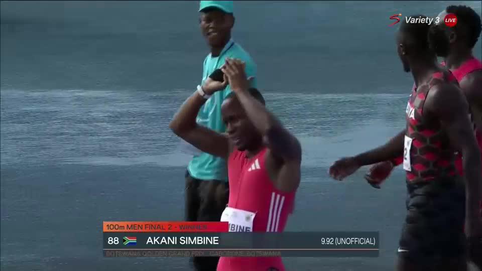 𝐀𝐤𝐚𝐧𝐢 𝐒𝐢𝐦𝐛𝐢𝐧𝐞 👑🇿🇦 He outpaces Ferdinand Omanyala for that top spot 😤👟 📺 Stream #FNBGoldenGrandPrix on DStv: