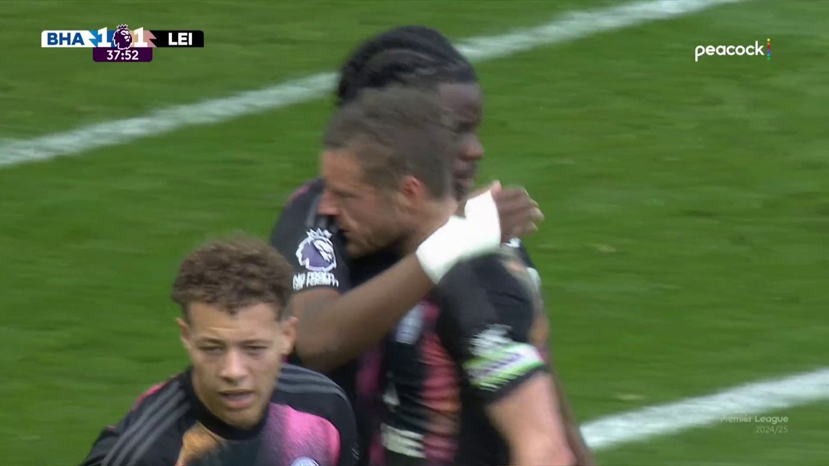 THE LEICESTER GOAL DROUGHT IS OVER. Stephy Mavididi scores the Foxes' first Premier League goal since January! 📺 Peacock | #BHALEI