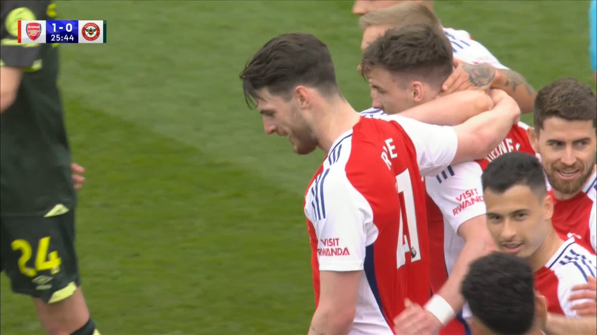 Kieran Tierney finds the back of the net for Arsenal but it's ruled out for offside ❌