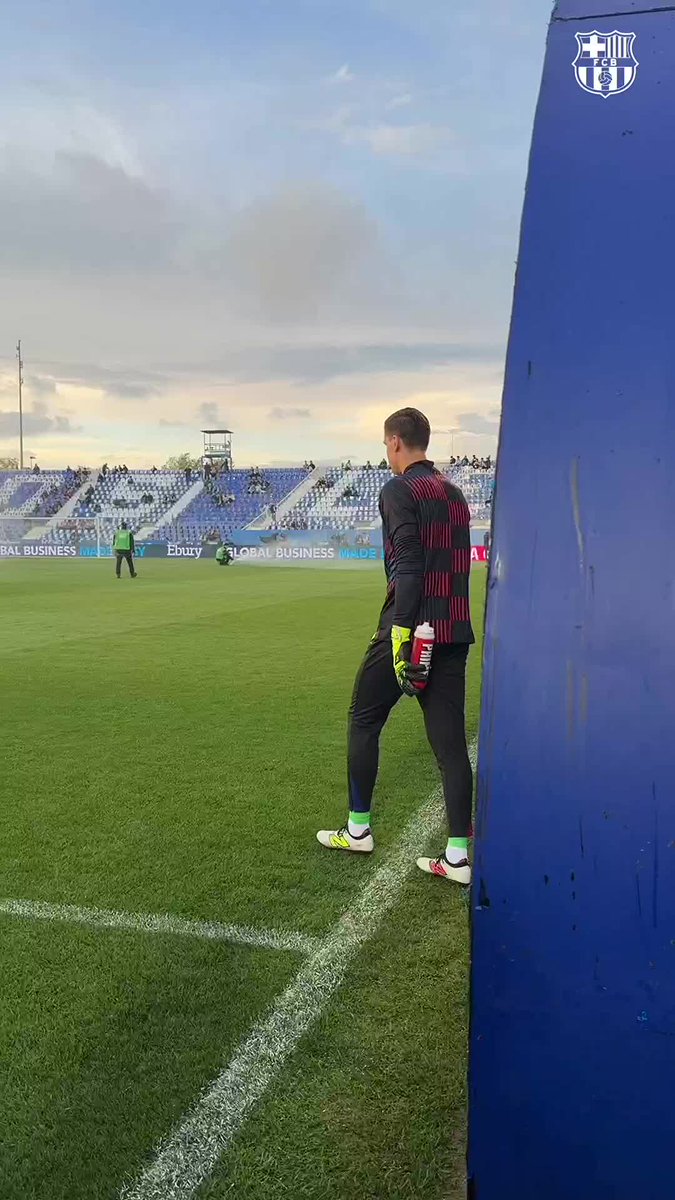 Big Tek begins his warm up 🧤🔥