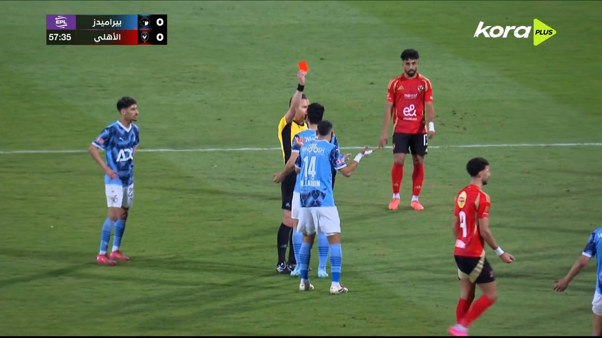 حالة طرد لـ مهند لاشين لاعب بيراميدز بعد حصوله على الإنذار الثاني 🟥