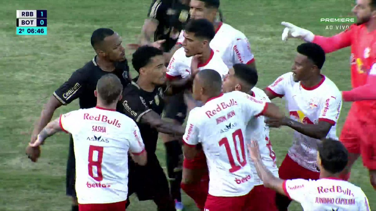 CONFUSÃO entre jogadores do Bragantino e Botafogo torcida do Bragantino pro Botafogo: “Timinho!” torcida do Botafogo pro Bragantino: “É campeão!”
