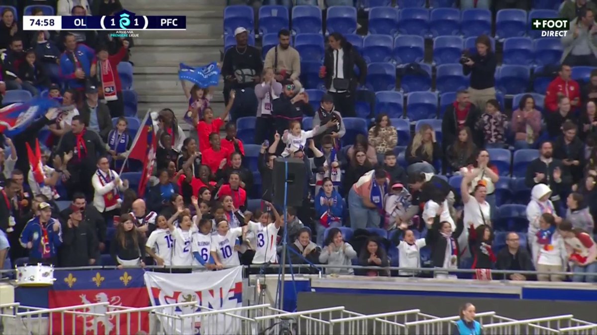 AMEL MAJRI C'EST MAGNIFIQUE 🤩 Le coup-franc direct pleine lucarne de la Lyonnaise pour reprendre l'avantage sur le PFC ! 💫 meg #OLPFC | #ArkemaPL