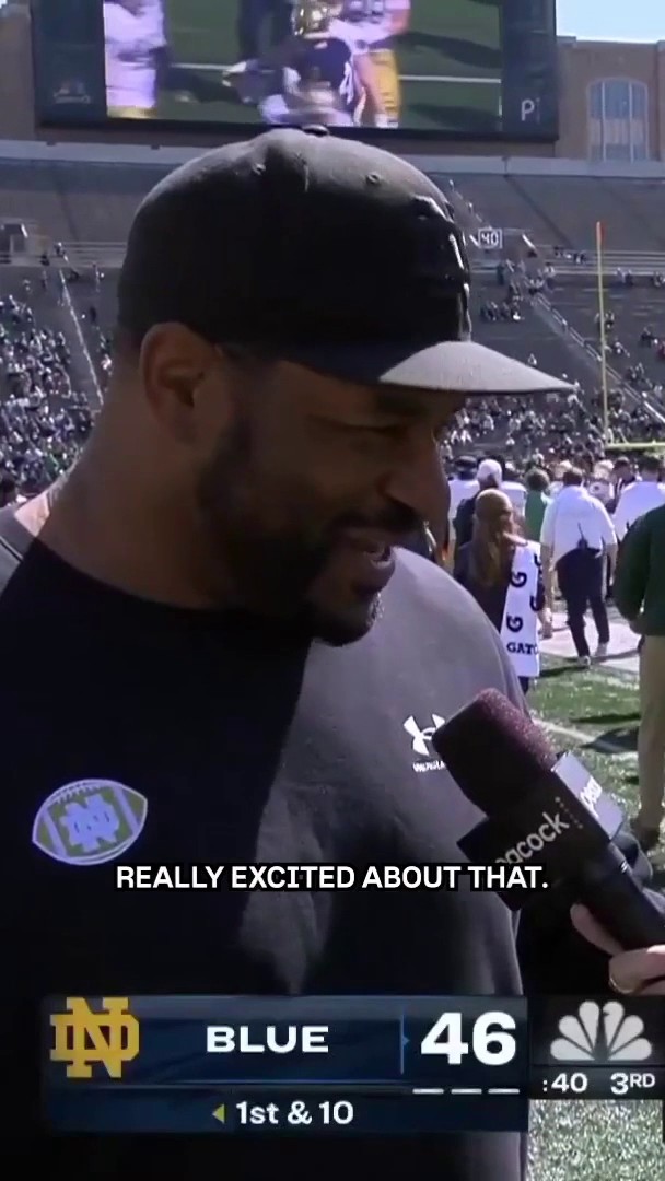 Jerome Bettis was in the stands cheering on his son at the Notre Dame Blue-Gold game. 💙