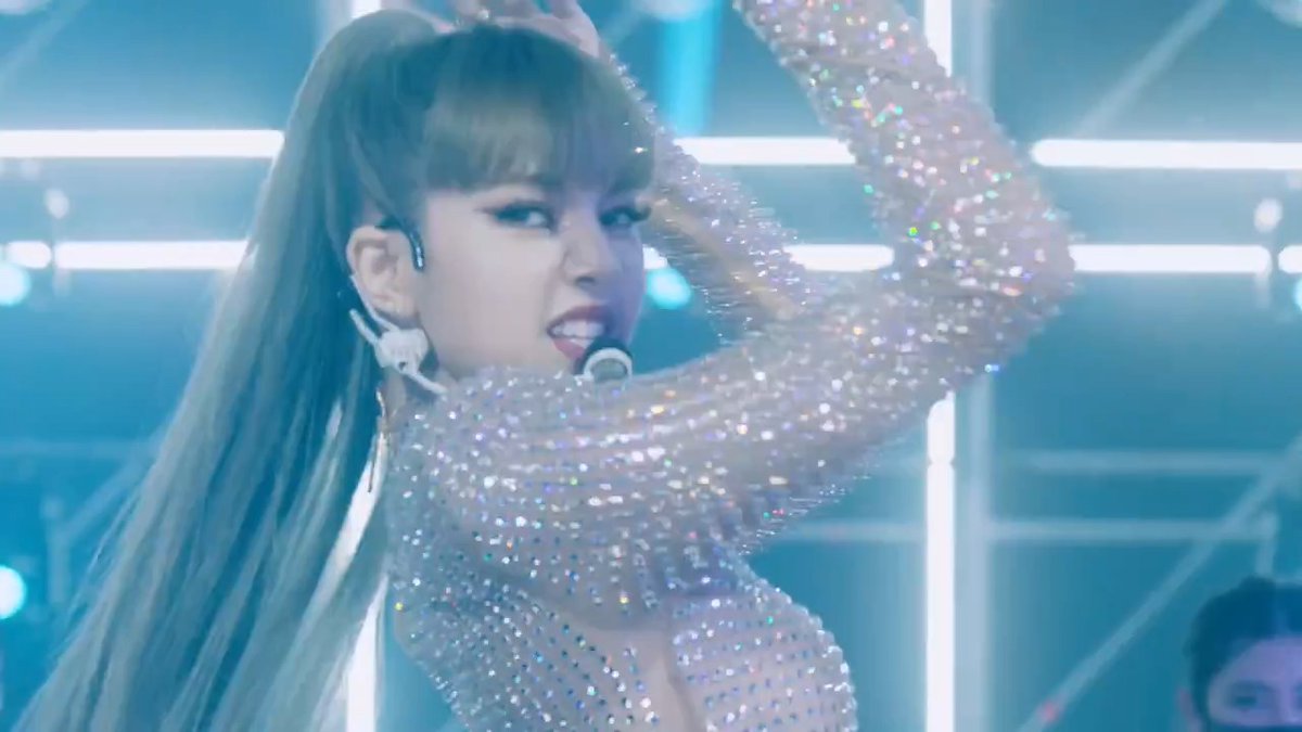 #LISA performs "LALISA"! #FallonFlashback