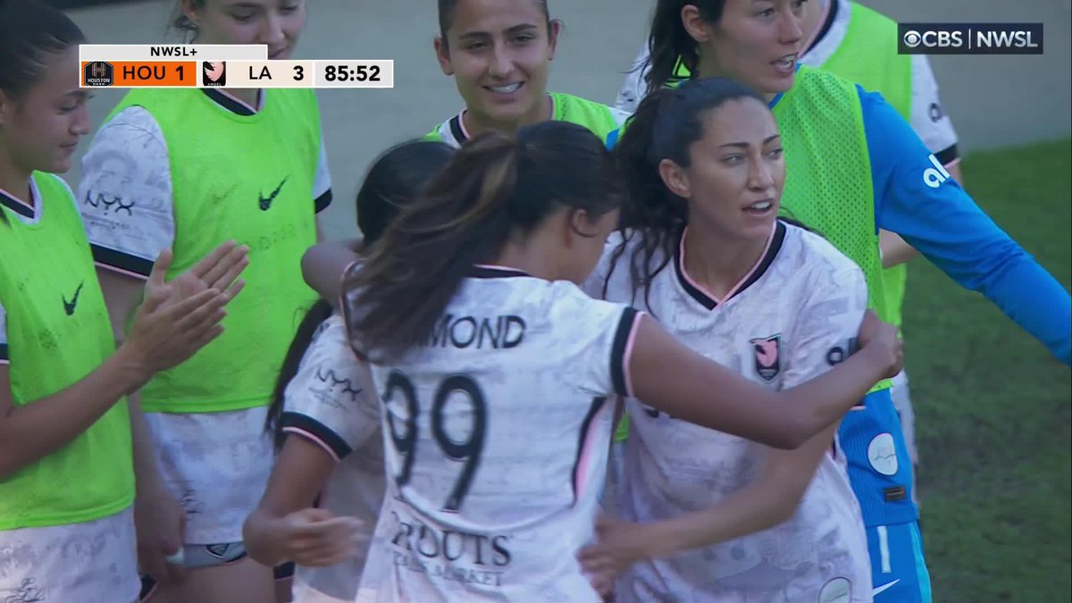 Alyssa Thompson gets free and she secures the goal ✅