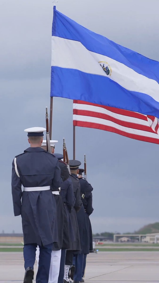 🇺🇸🤝🏼🇸🇻