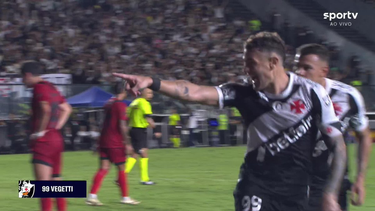 O cara fede a gol... Vegetti abre o placar para o Vasco diante do Sport.