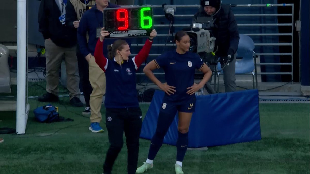 TWG ICON LYNN BIYENDOLO MAKES HER SEATTLE REIGN DEBUT!! 🫶 NAVY LEG-SLEEVE LOOKING FIERCE 😤 🎥: National Women’s Soccer League