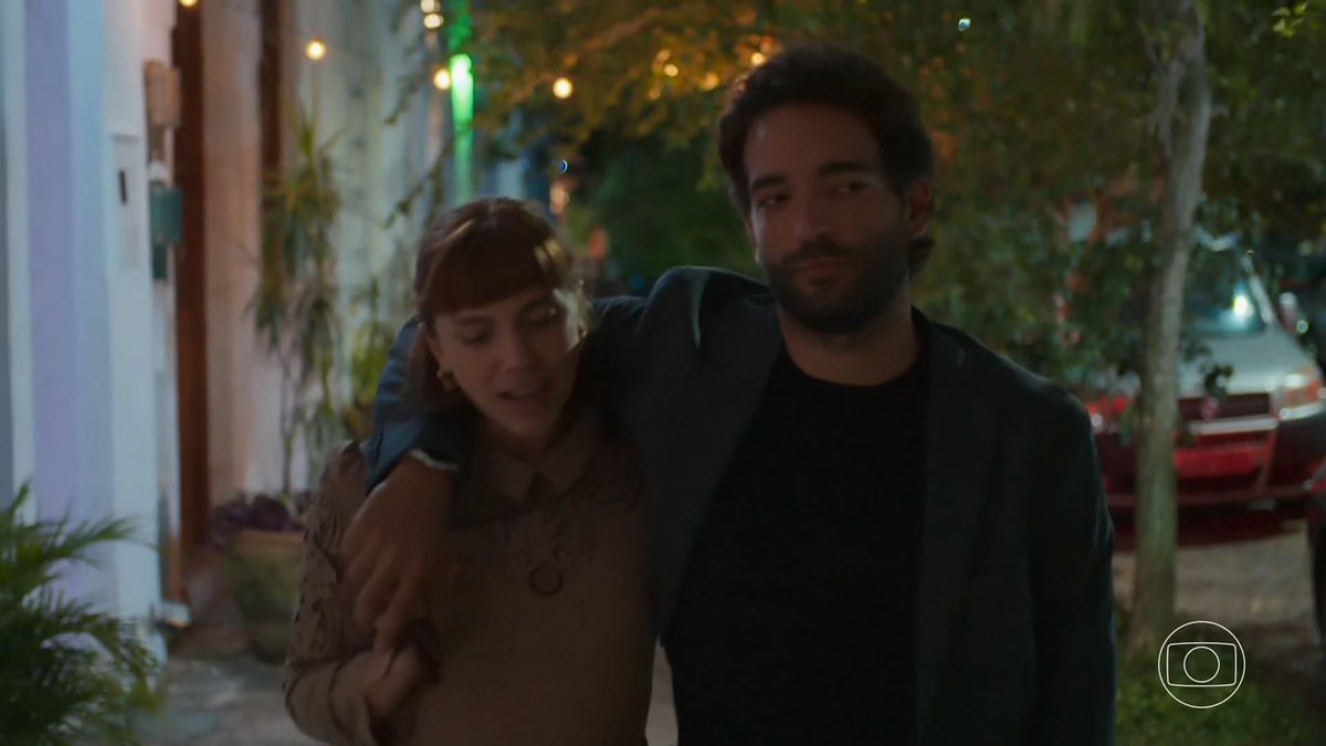"Que tipo de pessoa que eu sou, gente? Como é que voce continua se relacionando comigo?" (Solange) "Pois é, também não sei." (Afonso) #Valetudo