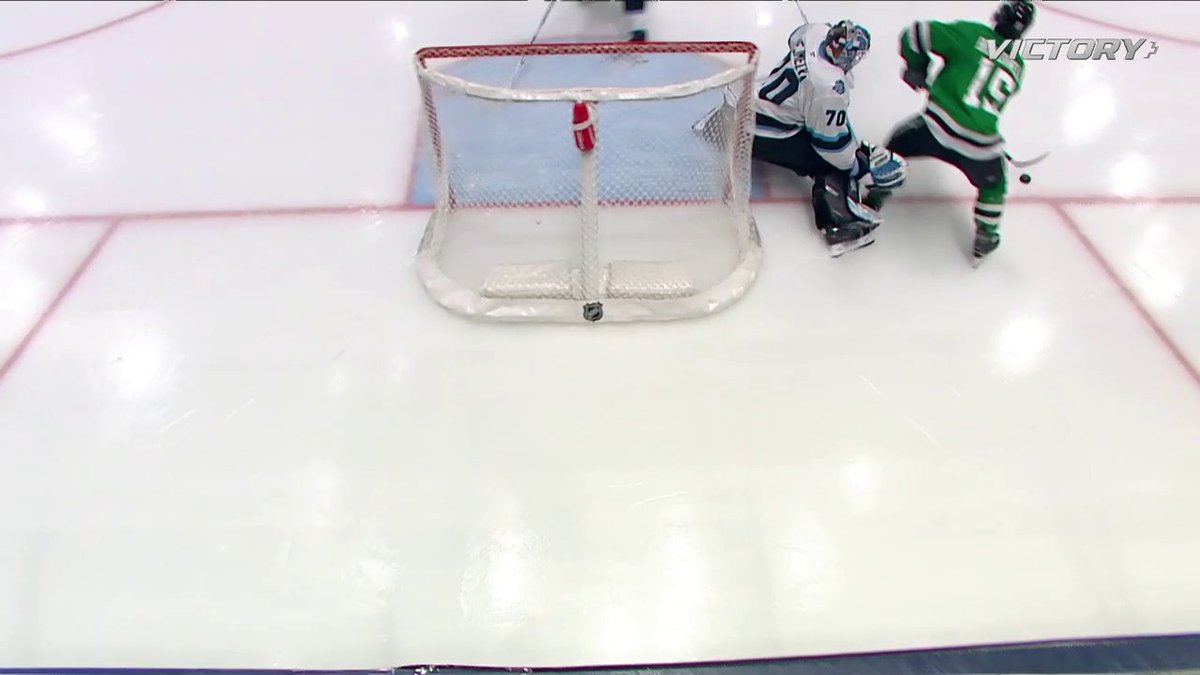 That's one heck of a hustle play by Colin Blackwell 💪