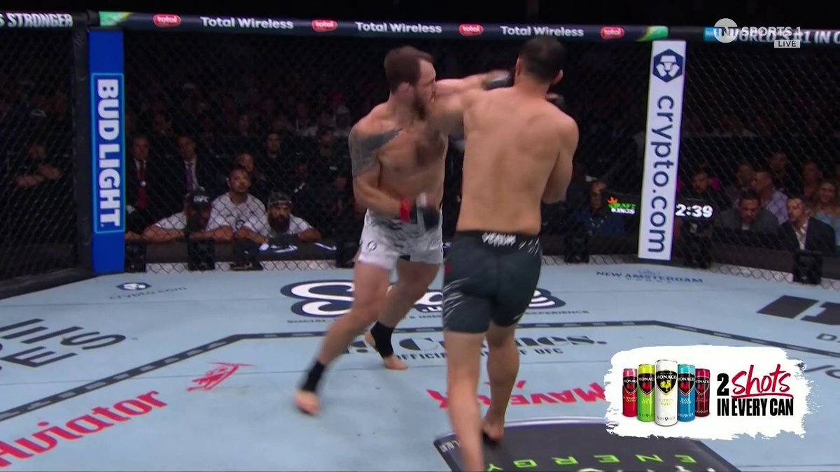 ON THE BUTTON! 🎯 Dominick Reyes FINISHED Nikita Krylov!!! 💥 #UFC314 | LIVE on TNT Sports & discovery+