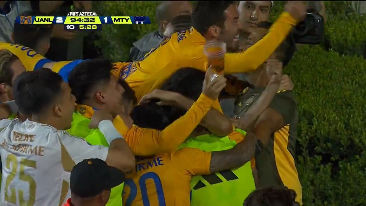 Pero qué cabezazo de Nico para la remontada y triunfo en el Clásico Regio número 140. 🤩