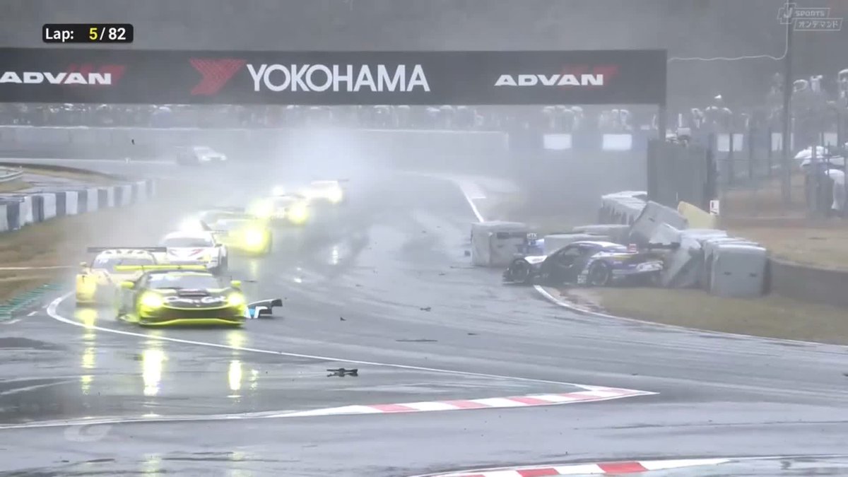 スタート直後に 多重クラッシュ発生... ドライバーの無事は確認されています。 SUPER GT 2025 第1戦 岡山国際サーキット 決勝 #SUPERGT #スーパーGT