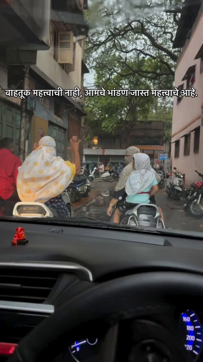 Road-Rage Kalesh b/w Two ladies, Led to a traffic jam