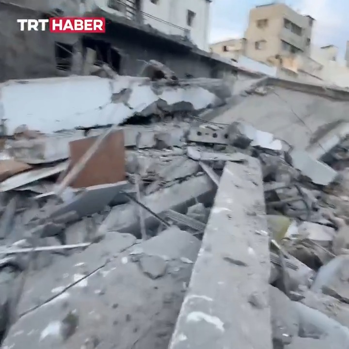 Katil İsrail’in El-Ehli Baptist Hastanesi'ni hedef aldığı anlar…