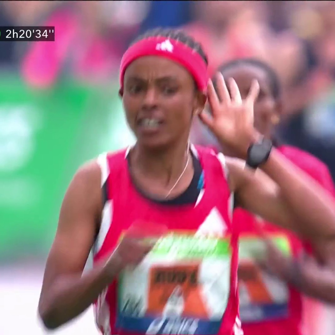 Bedatu Hirpa takes the women's title at the Paris Marathon! It's a 1-2 for Ethiopia! ๐ช๐น
