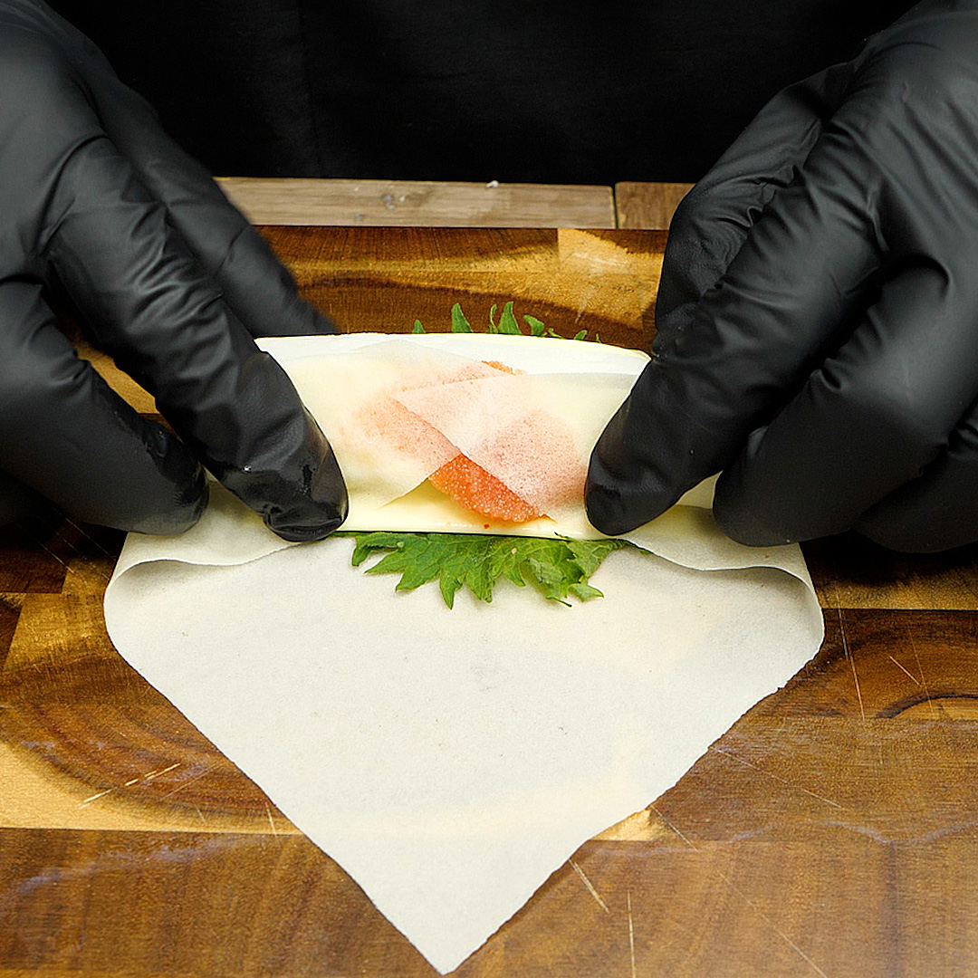 【はんぺん×明太子が最高に合う！】揚げない！焼くだけ簡単はんぺんチーズ春巻き / Spring Rolls with ‘Hanpen’😆🩷