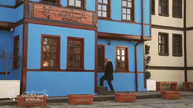 Değerli hocamız, büyük usta Ataol Behramoğlu'nun doğum gününü kutluyor, nice sağlıklı yıllar diliyorum. Ataol Behramoğlu