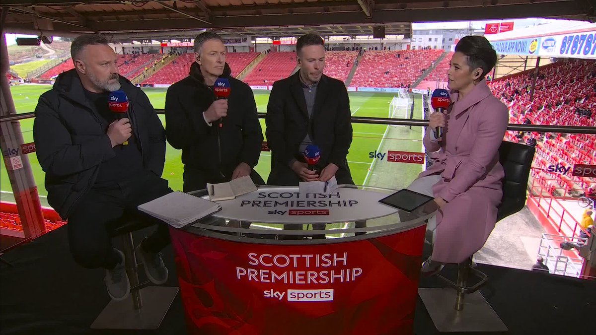 🏳️ "It's the old white flag up today, concede the title" Chris Sutton does still understand why Barry Ferguson has made so many changes for Rangers ⤵️